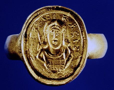 Перстень Хильдерика I, найденный в 1653 году в гробнице в Турне