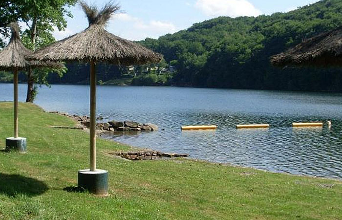 Озеро Вильфранш-де-Пана (Lac de Villefranche-de-Panat): кемпинг LES CANTARELLES