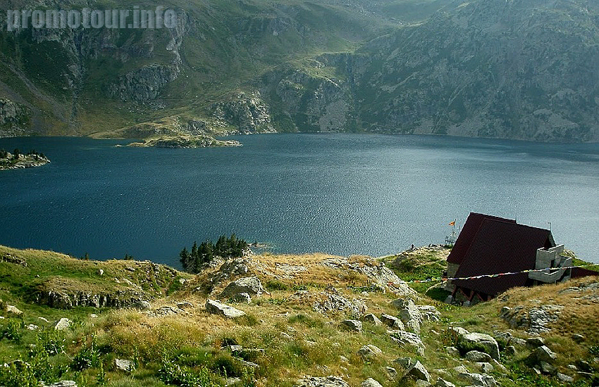 Центральные Пиренеи. Горное озеро