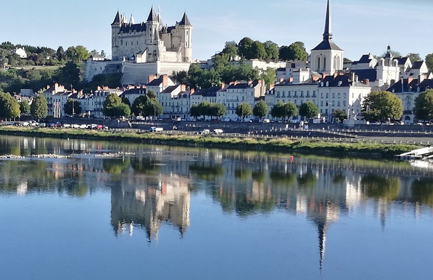 Река Луара (Loire) в городе Сомюр (Saumur)