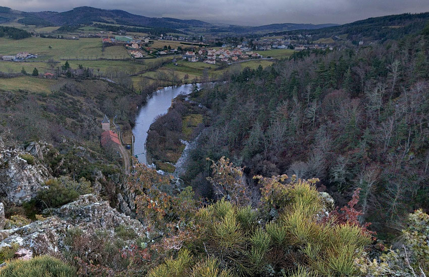 Река Трюйер (Truyère) в верхнем течении - панорама