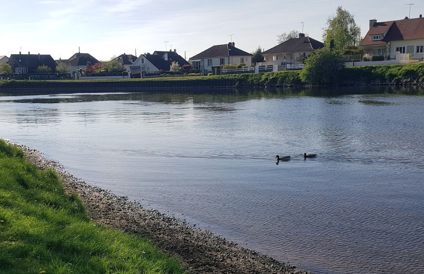 Река Йонна (Yonne) в нижнем течении
