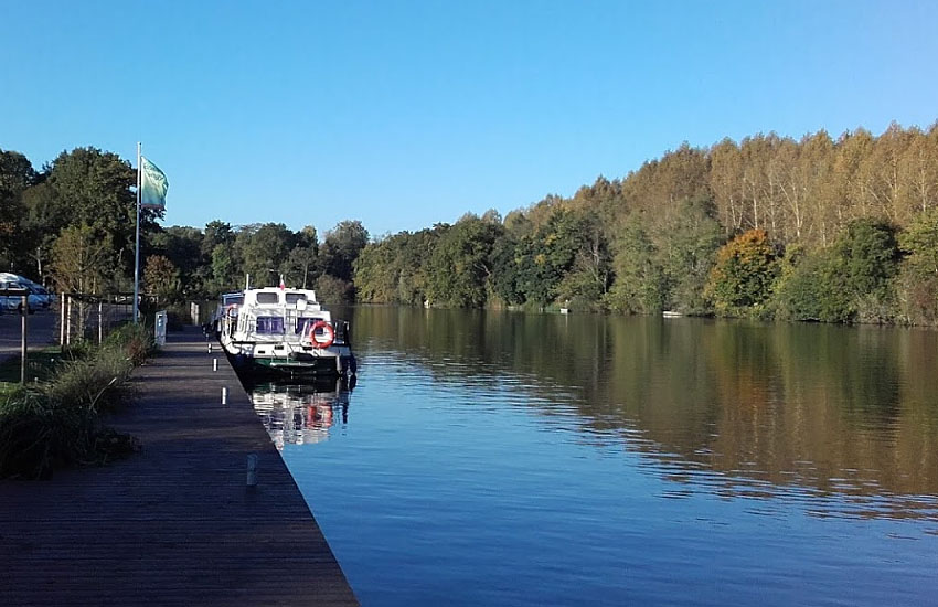 Река Йонна (Yonne) в нижнем течении