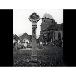 Каменный крест в Сент-Этьен-де-Виореск (Croix de pierredu  de Saint-Etienne-de-Viauresque)