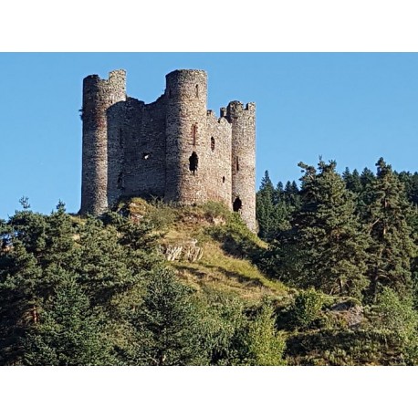 Замок Шато д’Альёз (Chateau d'Alleuze)