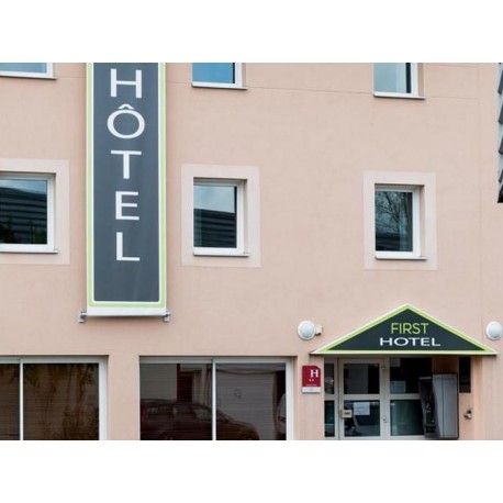 Отель Hotel First Rodez 2* (Родез, Авейрон)