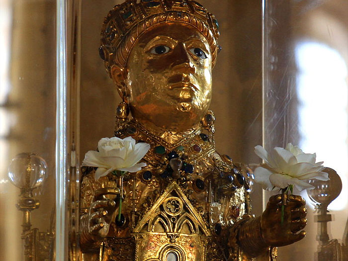 Статуя святого Фоя в аббатстве Сент-Фой в Конке (Abbatiale Sainte-Foy de Conques)