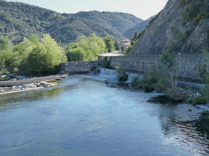 Река Ардеш (Ardeche) в среднем течении