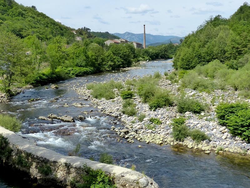 Река Ардеш (Ardeche) в среднем течении