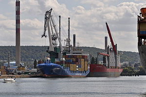 Грузовой порт на Сене (г. Руан)