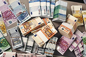 ВО ФРАНЦИИ ВВОДЯТ НОВЫЕ ОГРАНИЧЕНИЯ ПО НАЛИЧНЫМ РАСЧЕТАМ