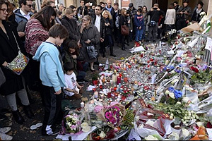 В РЕЗУЛЬТАТЕ ТЕРАКТОВ В ПАРИЖЕ ПОГИБЛО БОЛЕЕ 120 ЧЕЛОВЕК